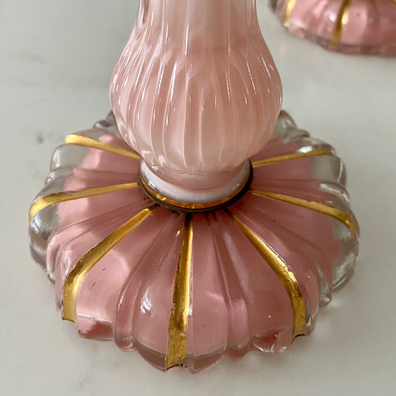 Y30 PAIR VINTAGE MID CENTURY PINK & GOLD GLASS SMALL LAMPS