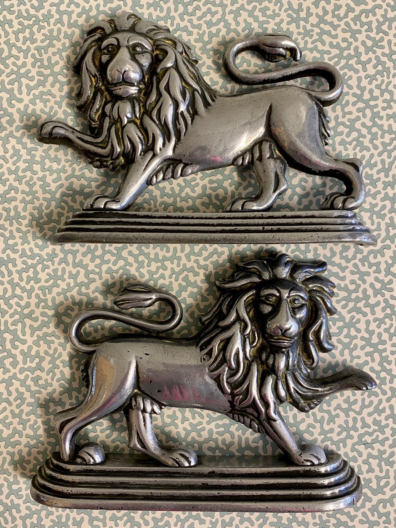U70 PAIR RARE ANTIQUE GERMAN C.1850 ‘PAKTONG’ MANTLE LIONS