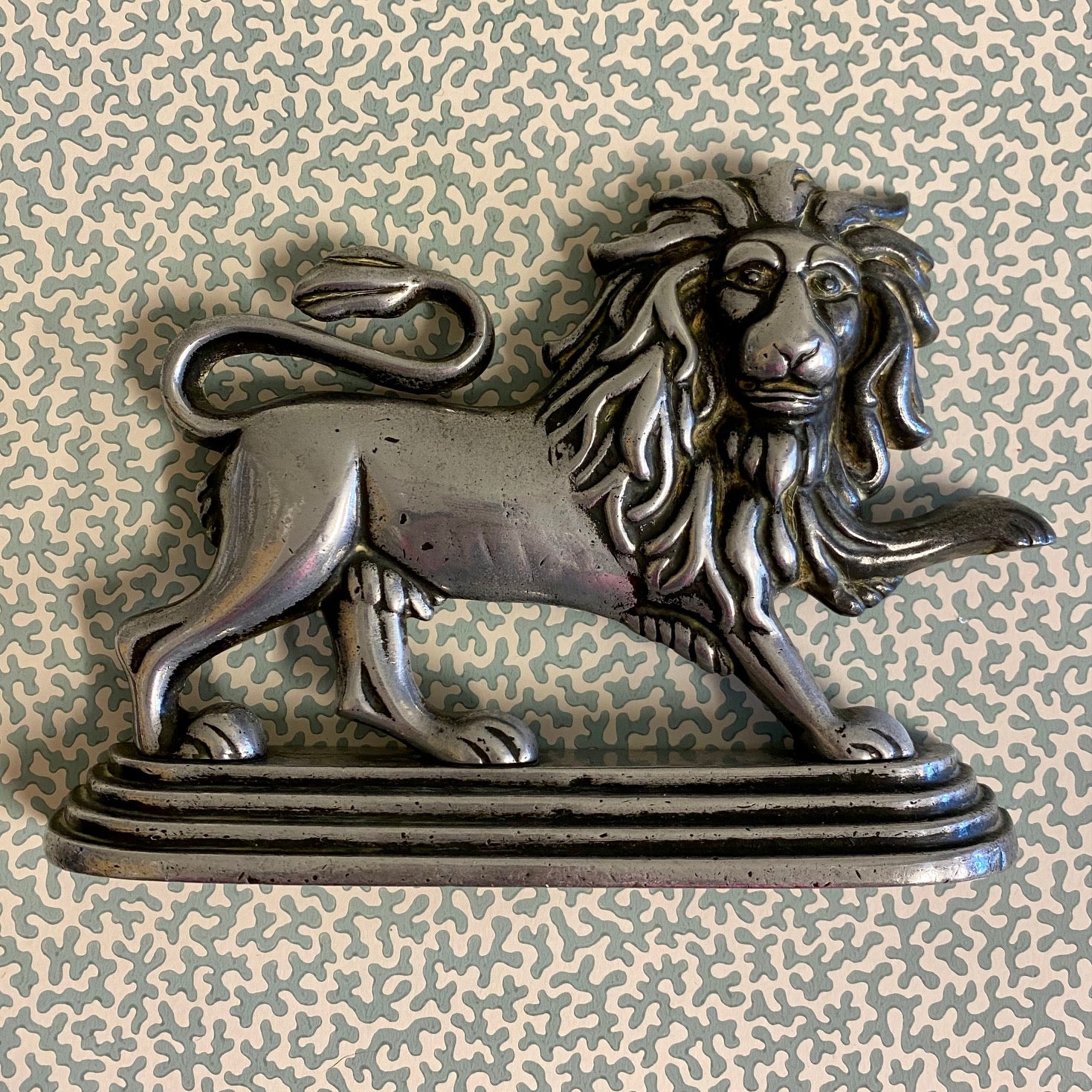 U70 PAIR RARE ANTIQUE GERMAN C.1850 ‘PAKTONG’ MANTLE LIONS
