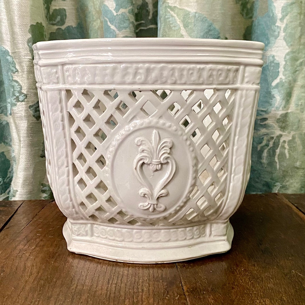 Vintage White Italian Ceramic Cachepot E133