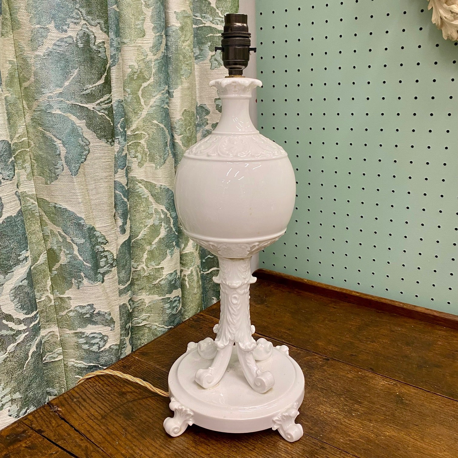 Antique White Ceramic Table Lamp