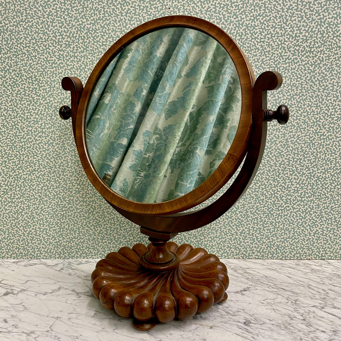 19th Century Mahogany Round Dressing Table Mirror with Gadrooned Base