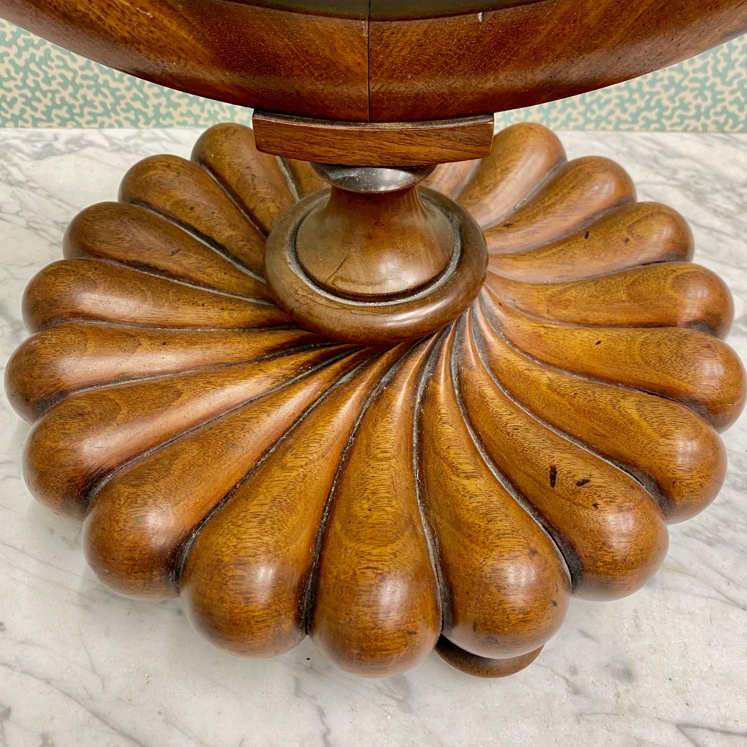 19th Century Mahogany Round Dressing Table Mirror with Gadrooned Base